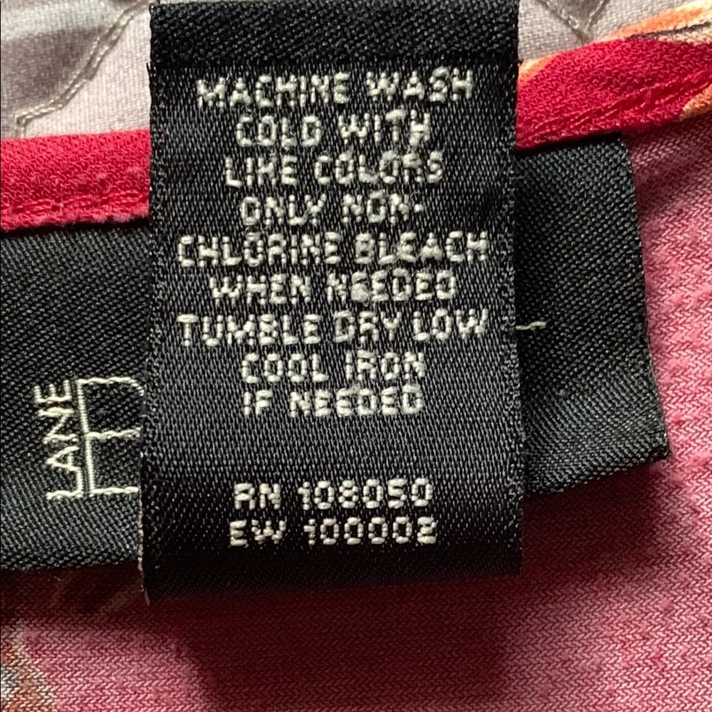 Lane Bryant Red Floral V-Neck Sleeveless Blouse EUC - Picture 6 of 6